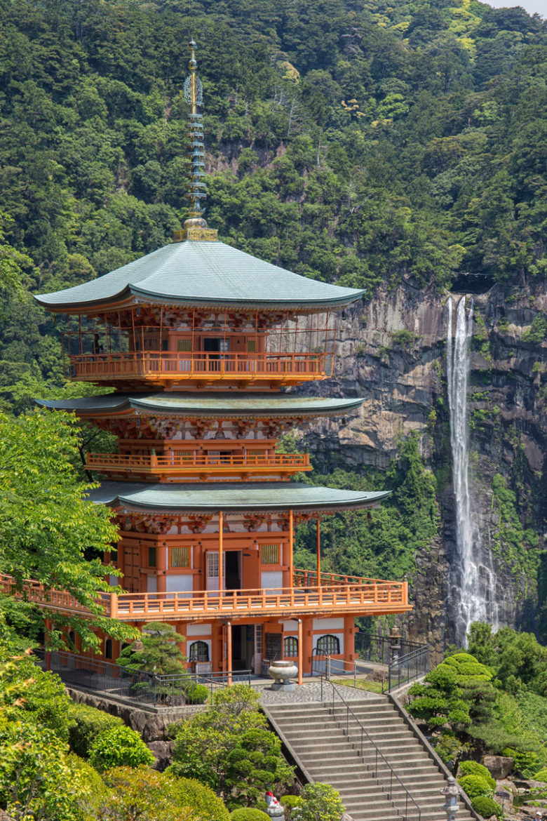 5 things to do at Nachi Shrine & Nachi Falls | TiptoeingWorld