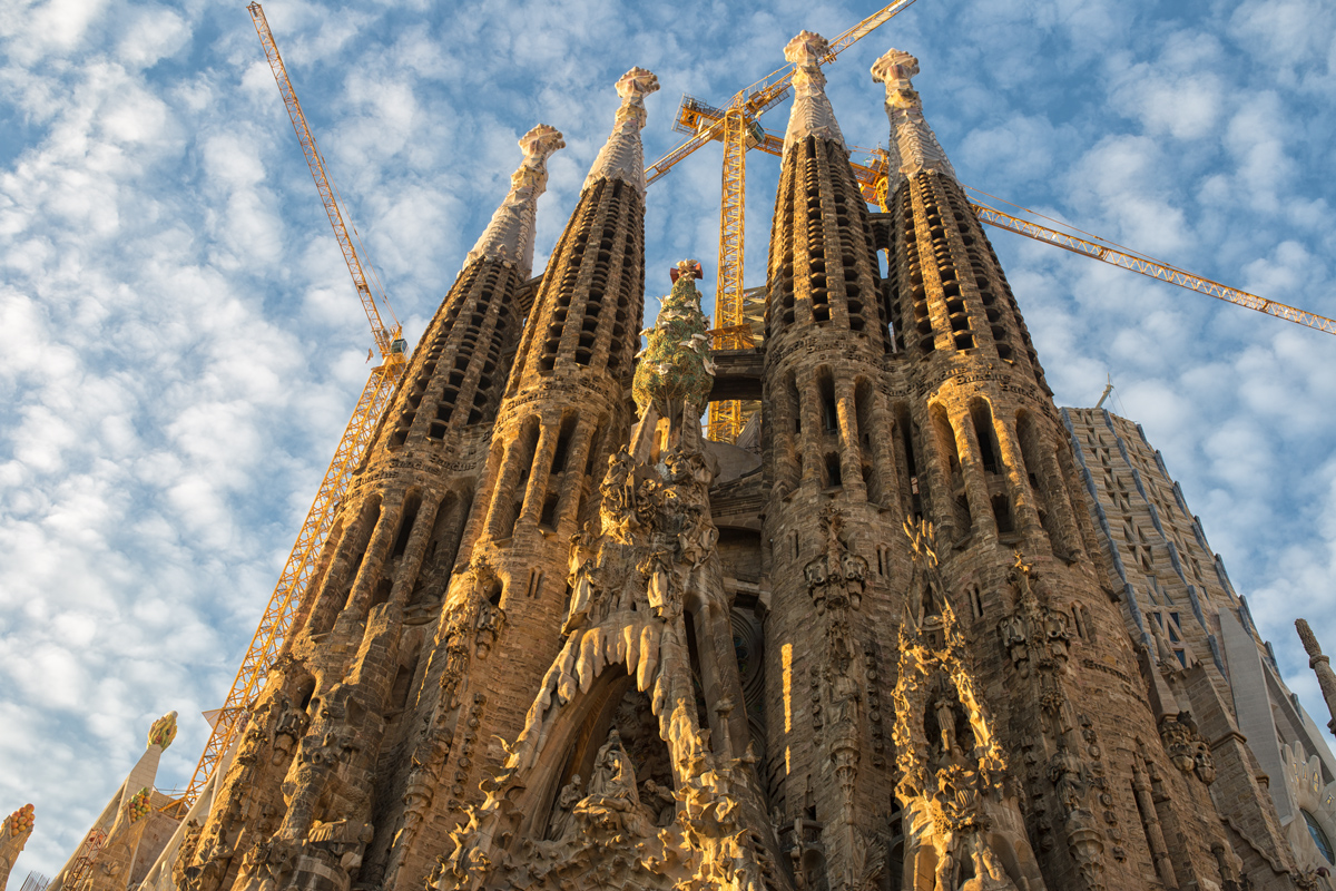 Sagrada Familia The Icon Of Barcelona Tiptoeingworld